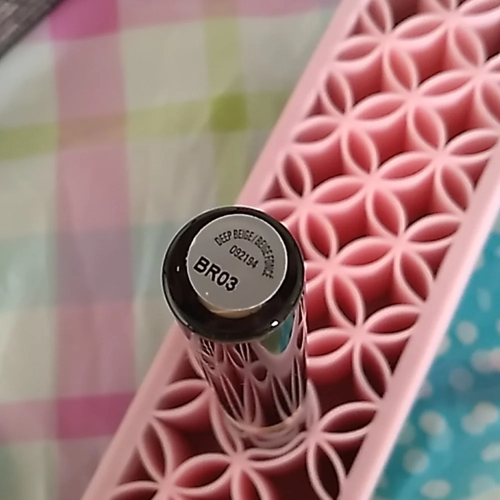 Perfecting Concealer - Picture 2 of 2
